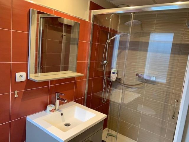Chambre Independante Chez Particuliers Avec Salle De Bain Privative Anse Dış mekan fotoğraf
